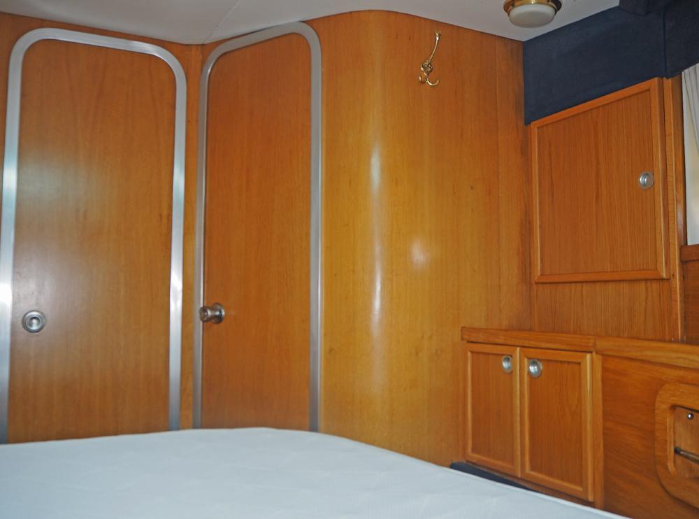 Cabin en avant, H&eacute;bergements